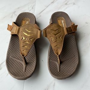 Skechers women’s flip flops size 7 leather